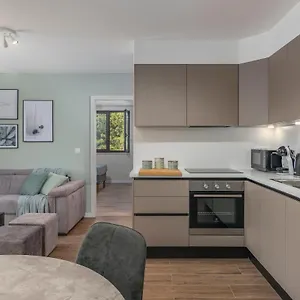 https://just-renovated-stylish-2-bedrooms-apartment-only-a-few.in-istria.net