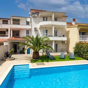 https://apartments-and-rooms-alenka.in-istria.net