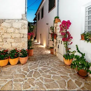 https://fk-apartments.hotelinzadar.com