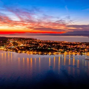 https://studio-apartman-rebecca.hotelinzadar.com