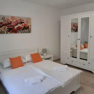 https://relax-starigrad-paklenica.hotelinzadar.com